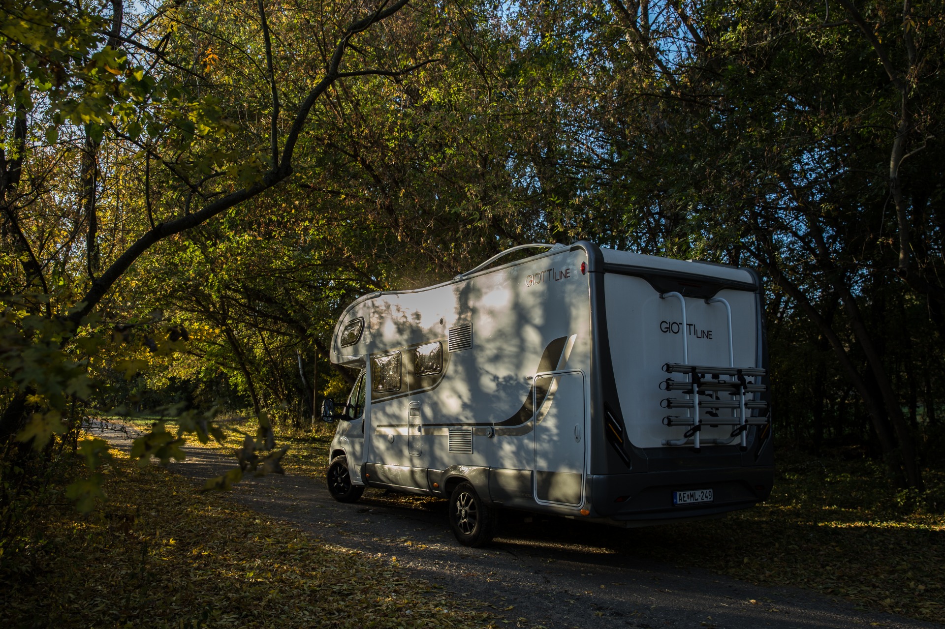 Lakóautó ősszel