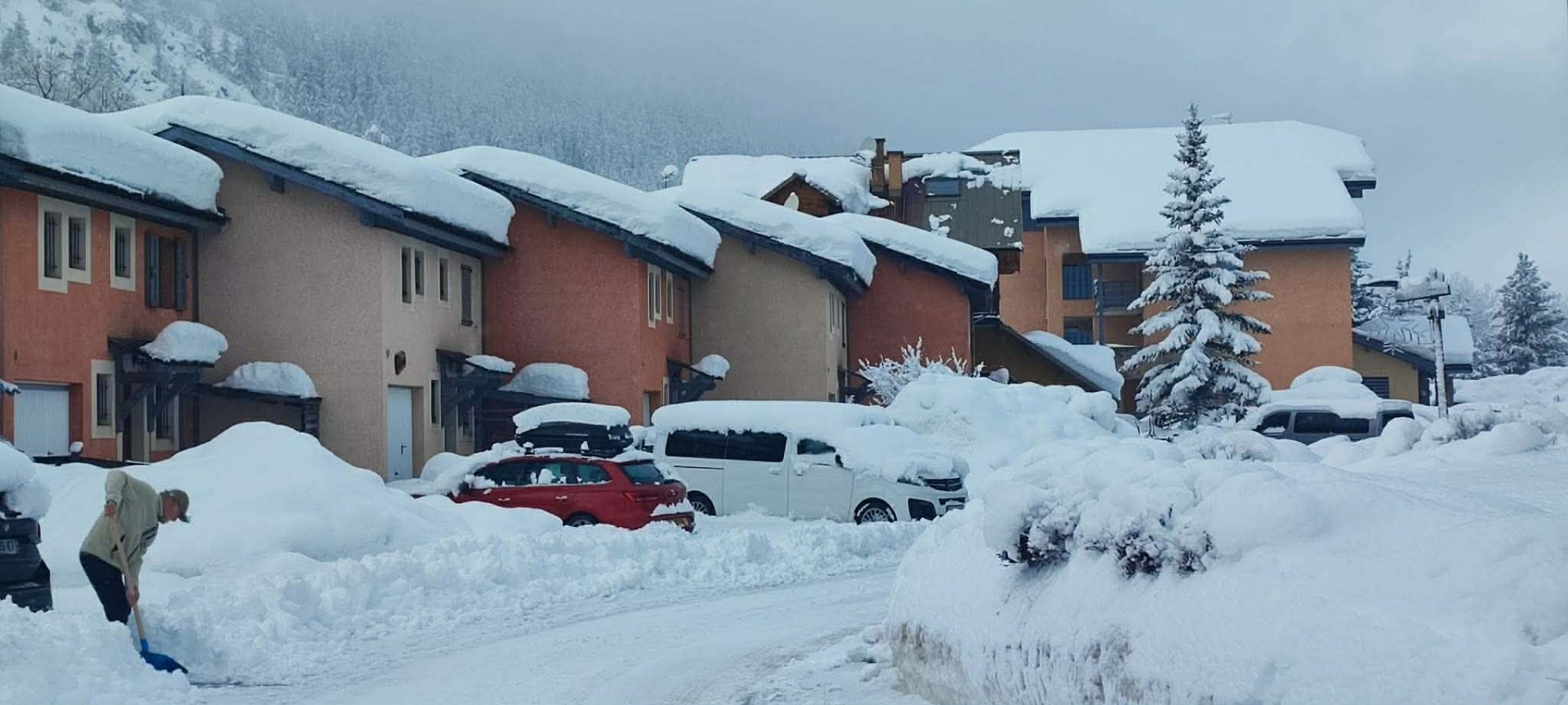 HA kel hólánccal együtt.